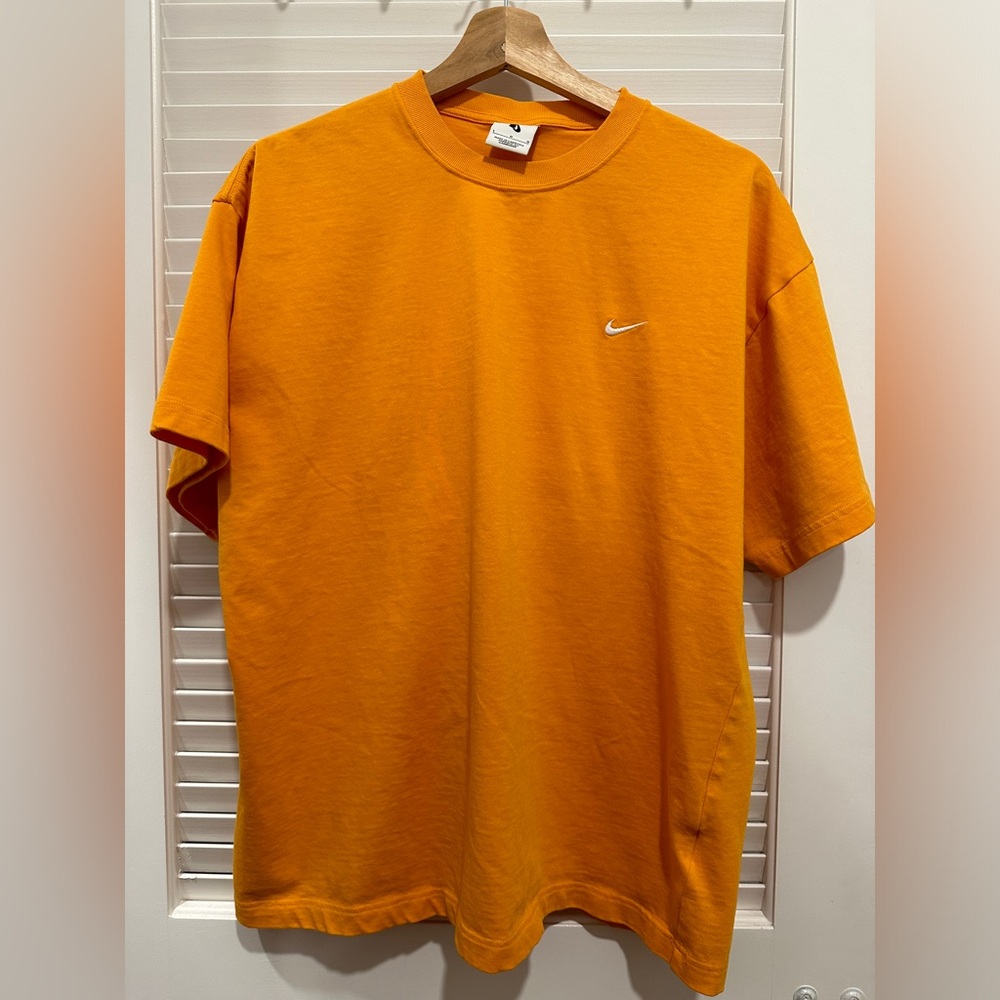 MEN'S NIKE SOLO SWOOSH SMALL LABEL LOGO SOLID COLOR SPORTS ROUND NECK